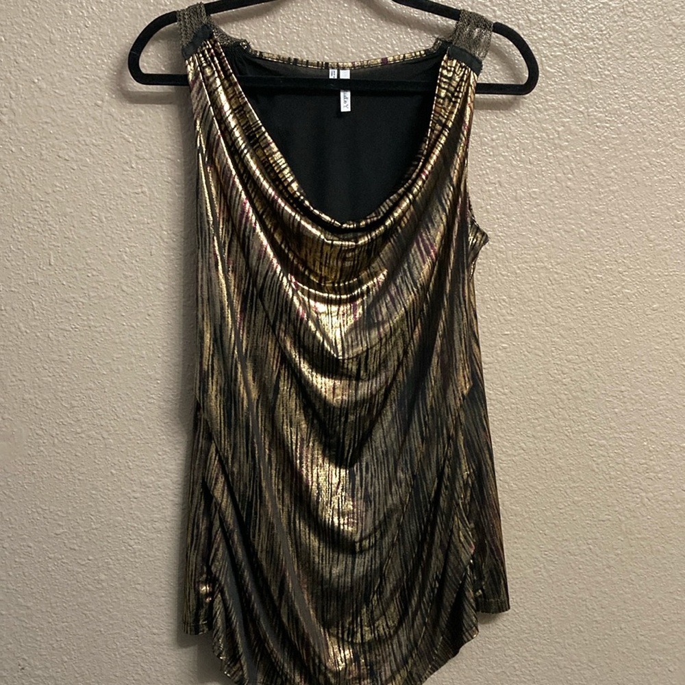 Studio Y gold top